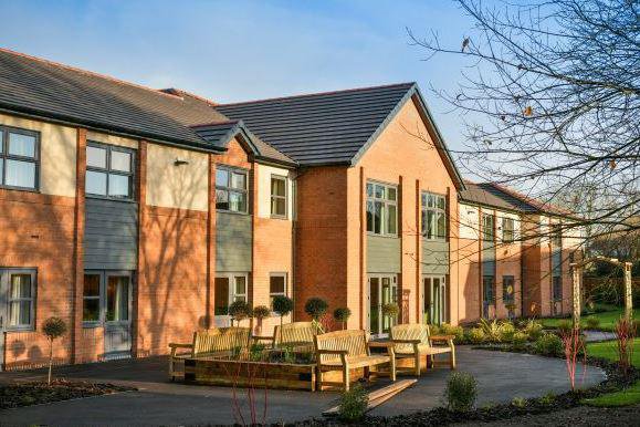 woodthorpe lodge exterior.q5t799.medium.b4z
